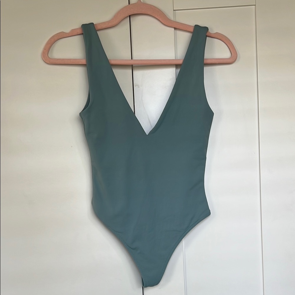 Aritzia Contour V-neck Bodysuit